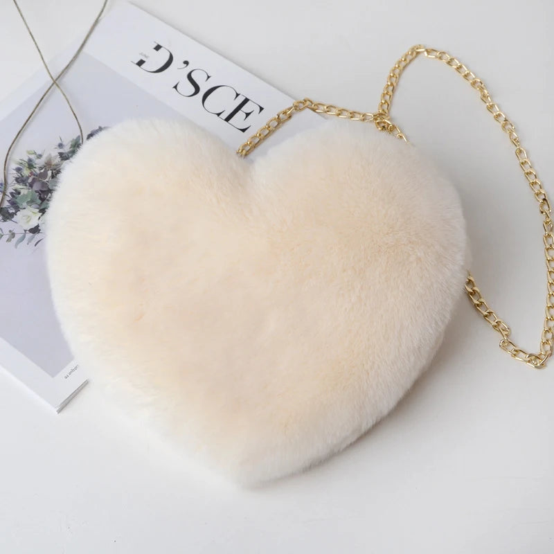 Bolsa Crossbody de Pelúcia Coração Feminina