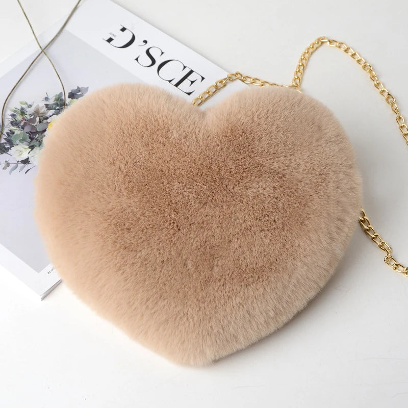 Bolsa Crossbody de Pelúcia Coração Feminina